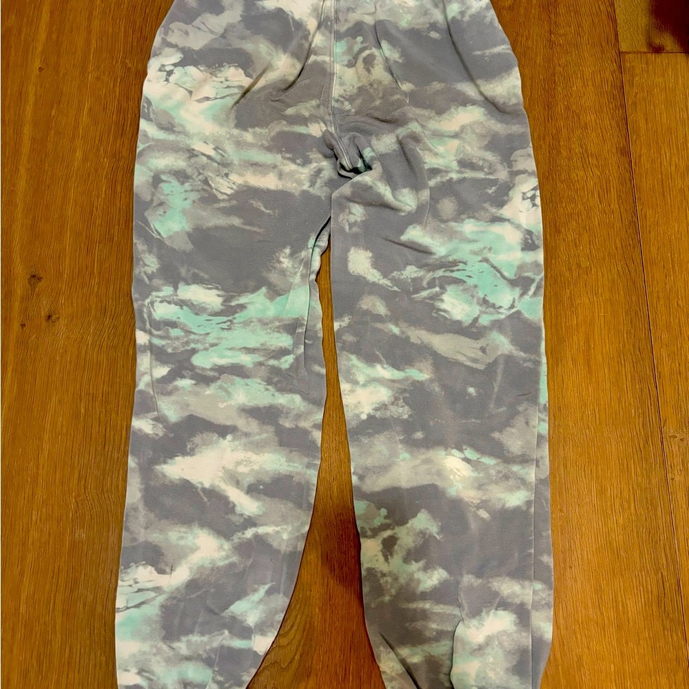 Athleta Girl warm up joggers - Size M (8-10)
Great condition!